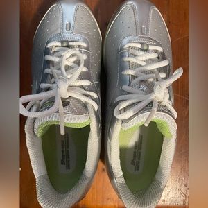 Women’s Skechers shape ups sneakers size 8.5 worn once